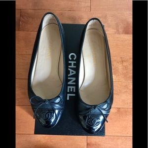 Authentic Chanel ballet flats leather w/patent tip